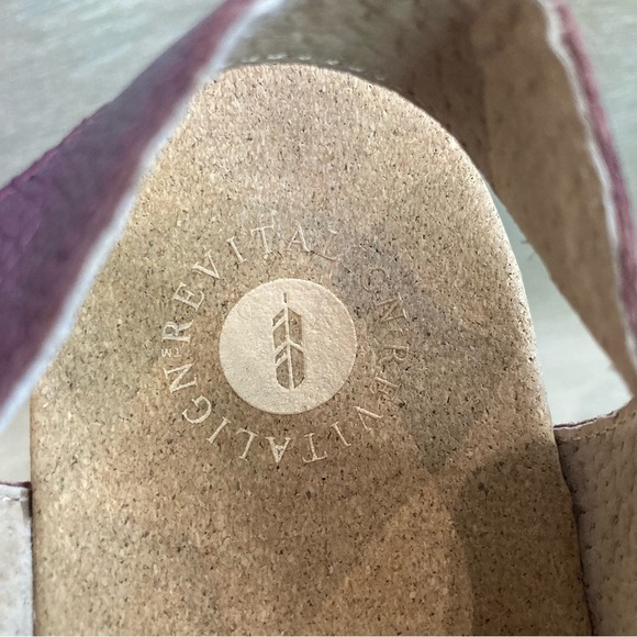 REVITALIGN Sz 8  Excursion Sugar Plum Metallic Velcro Closure Comfort Sandals - Picture 4 of 11